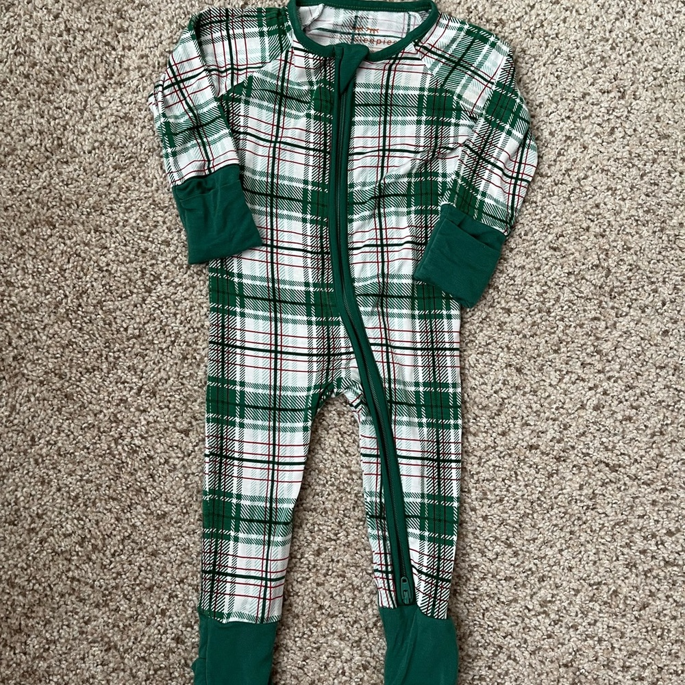 New Little Sleepies Christmas Plaid Zippered Pajamas 0-3 Months